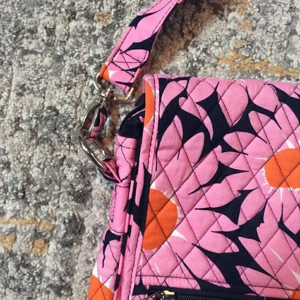 VERA BRADLEY CROSSBODY BAG! VERY ROOMY! EUC!